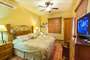 Master Bedroom Upstairs /King size bed / AC / Smart TV / Wi - Fi