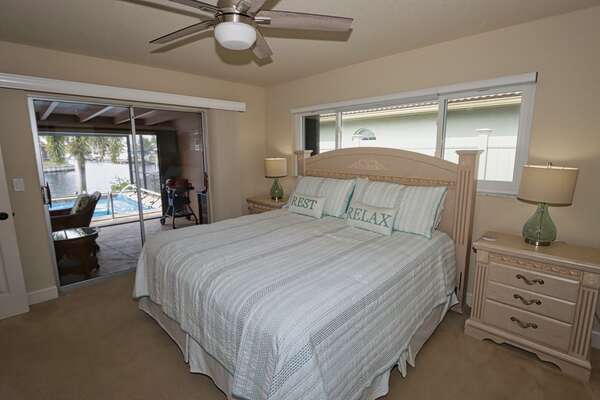 Master bedroom with access to lanai