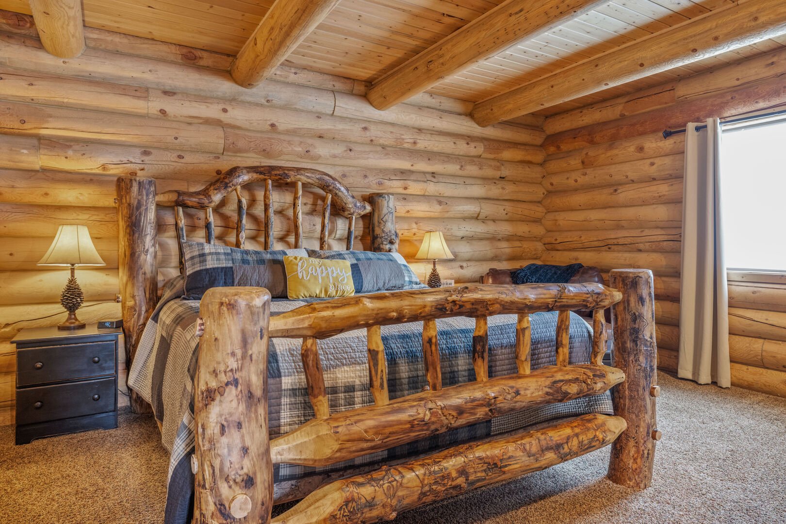 Boondockers ~ master bedroom on main level w/ king bed and private ensuite bathroom