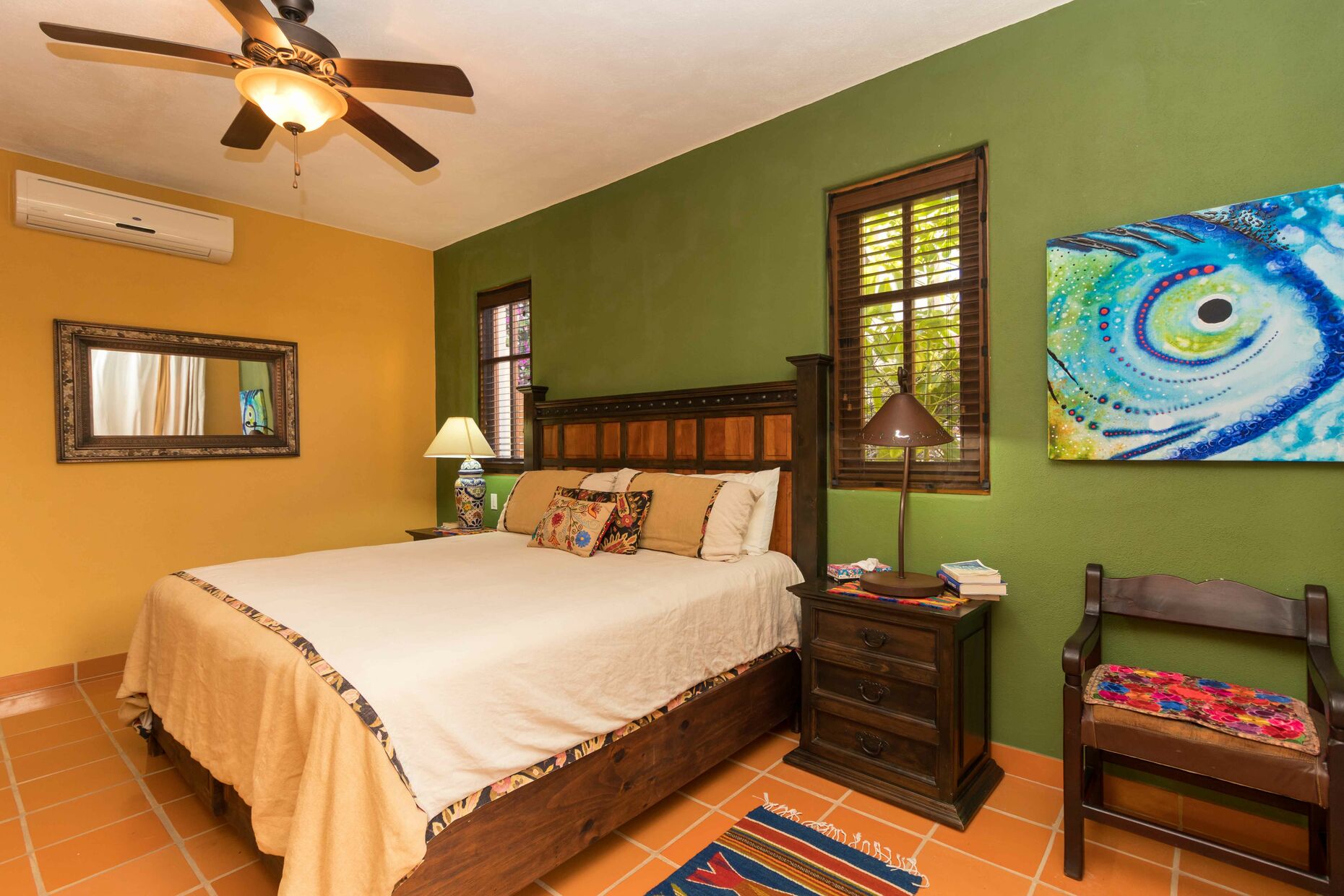 Downstairs Bedroom Casita / King size Bed / its own Bathroom/ Ceiling Fan /  Air Conditioning