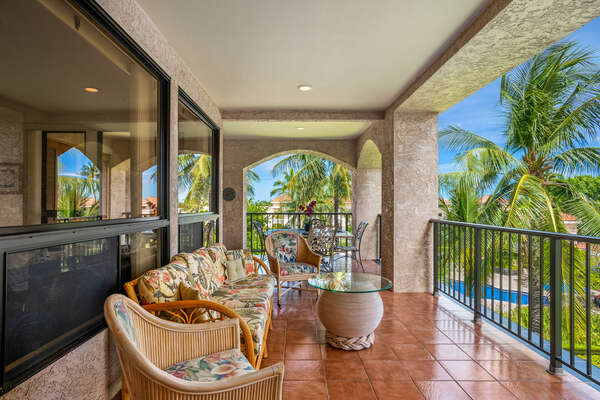 Lounge on this lanai relaxing with the Hawaiian Breeze