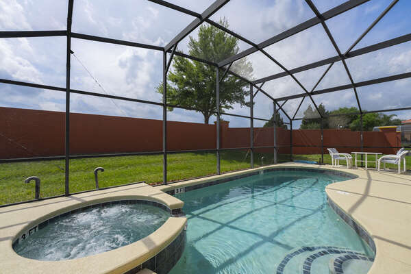 Spa and pool showing the pool enclosure