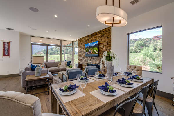 Dining Area with Seating for Eight with Golf Course and Mountain Views