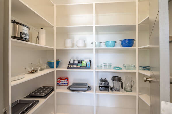 Fully Equipped Kitchen with Pantry
