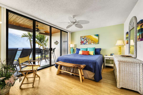 Oceanfront main bedroom with King bed