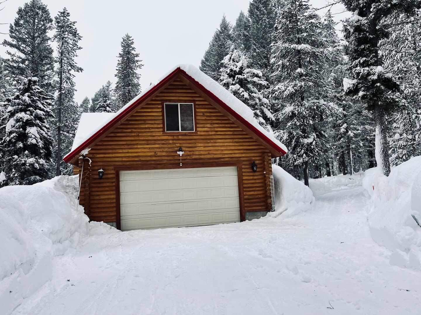 Lodgepole Lookout ~ 2 car garage with u-shaped driveway