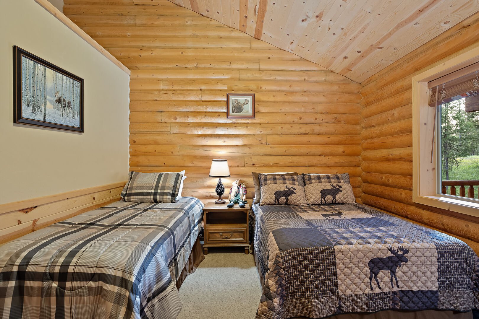 Lodgepole Lookout ~ bedroom #2 on main level w/ single bed and double bed