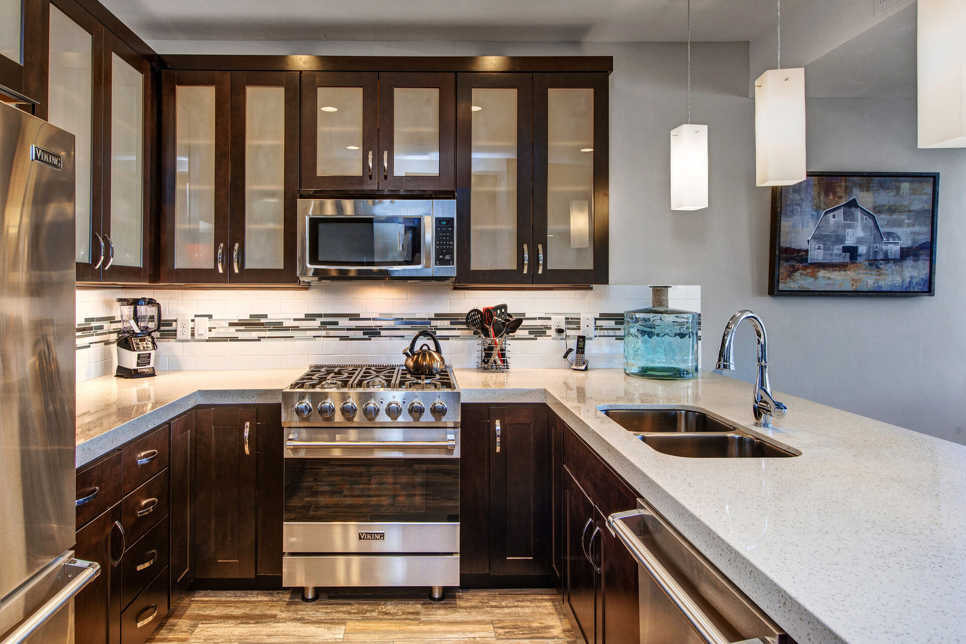 Fully Equipped Kitchen with Viking Stainless-Steel Appliances, Including a 5-Burner Gas Range