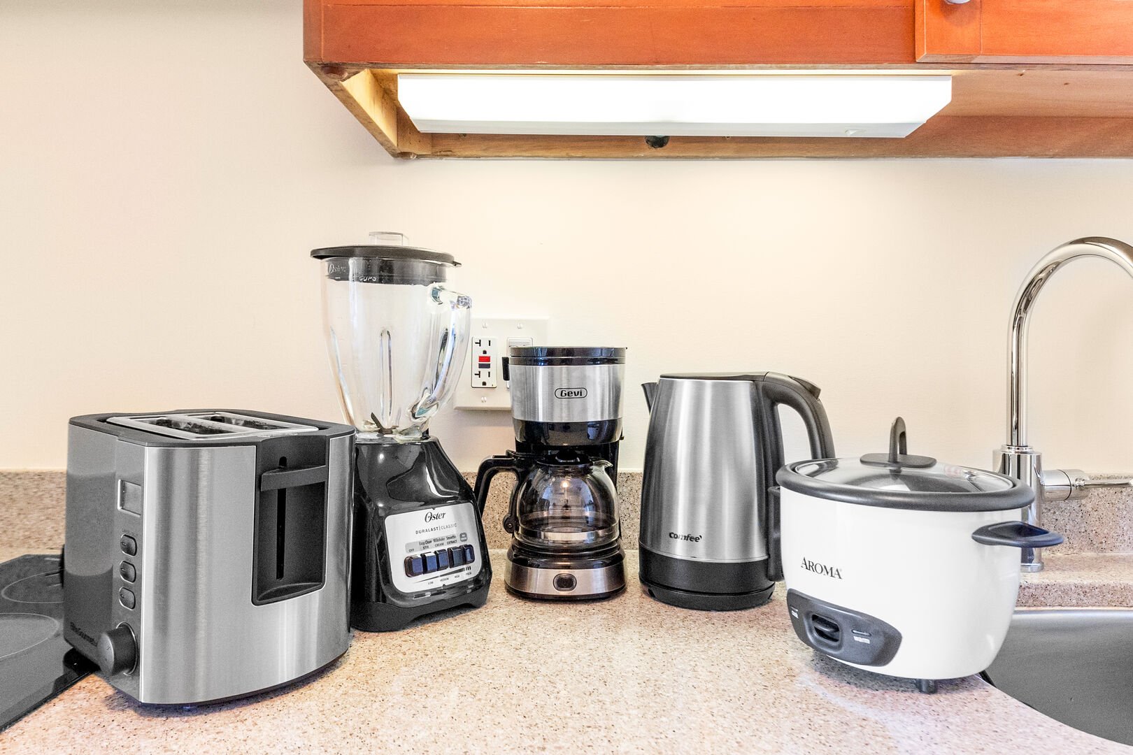 Available appliances include toaster, blender, coffee maker, tea kettle, and rice cooker