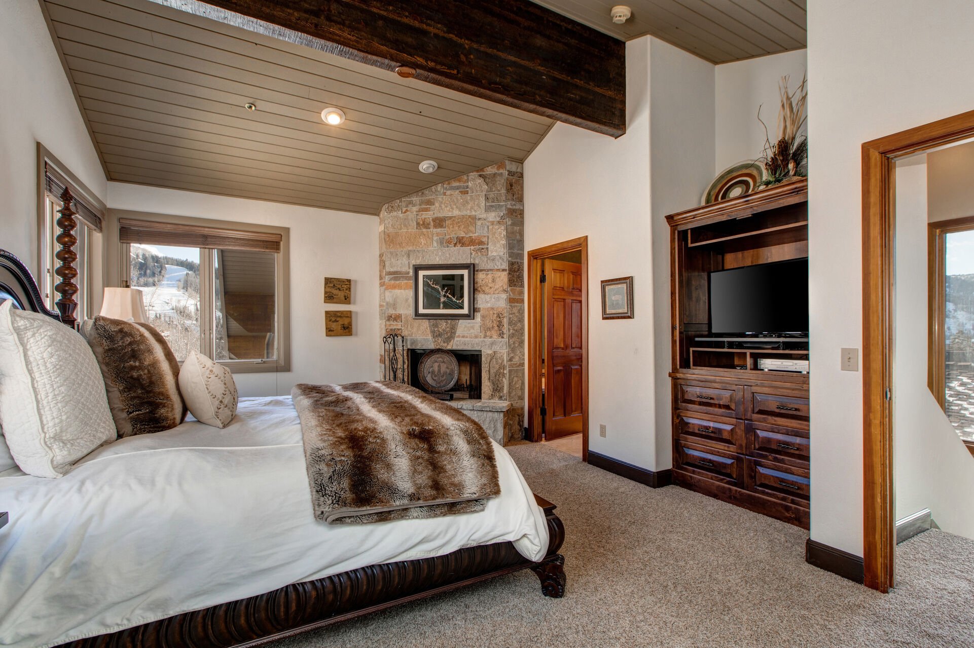Master Bedroom - is the Upper Level - with a King Bed, Wood Burning Fireplace, 32