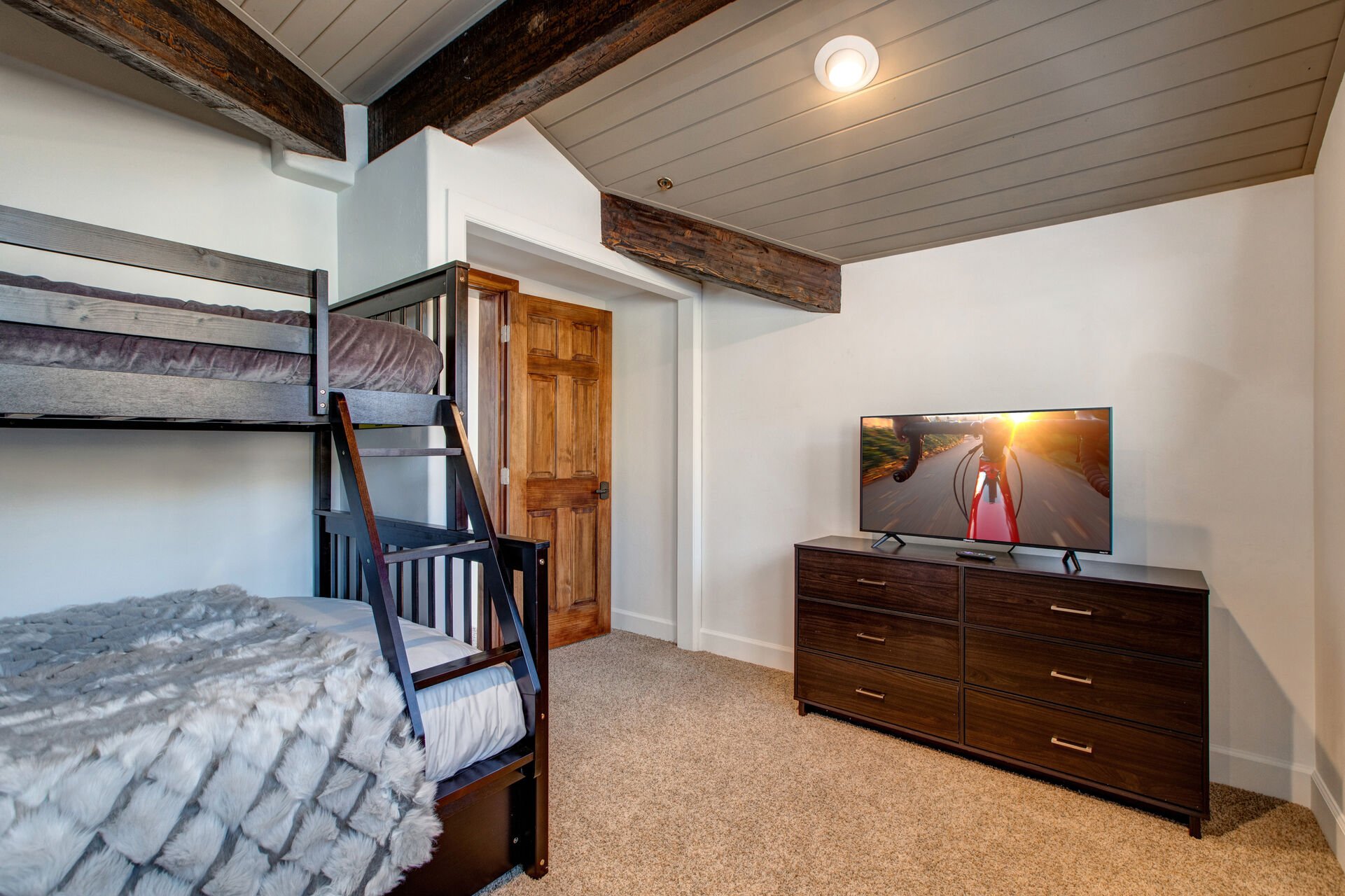 Bedroom 4 with Bunk Bed, TV