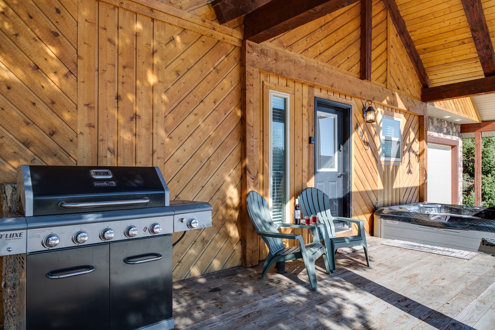 Huckleberry Hollow ~ hot tub and propane grill on front deck facing street (grill not available in winter months)