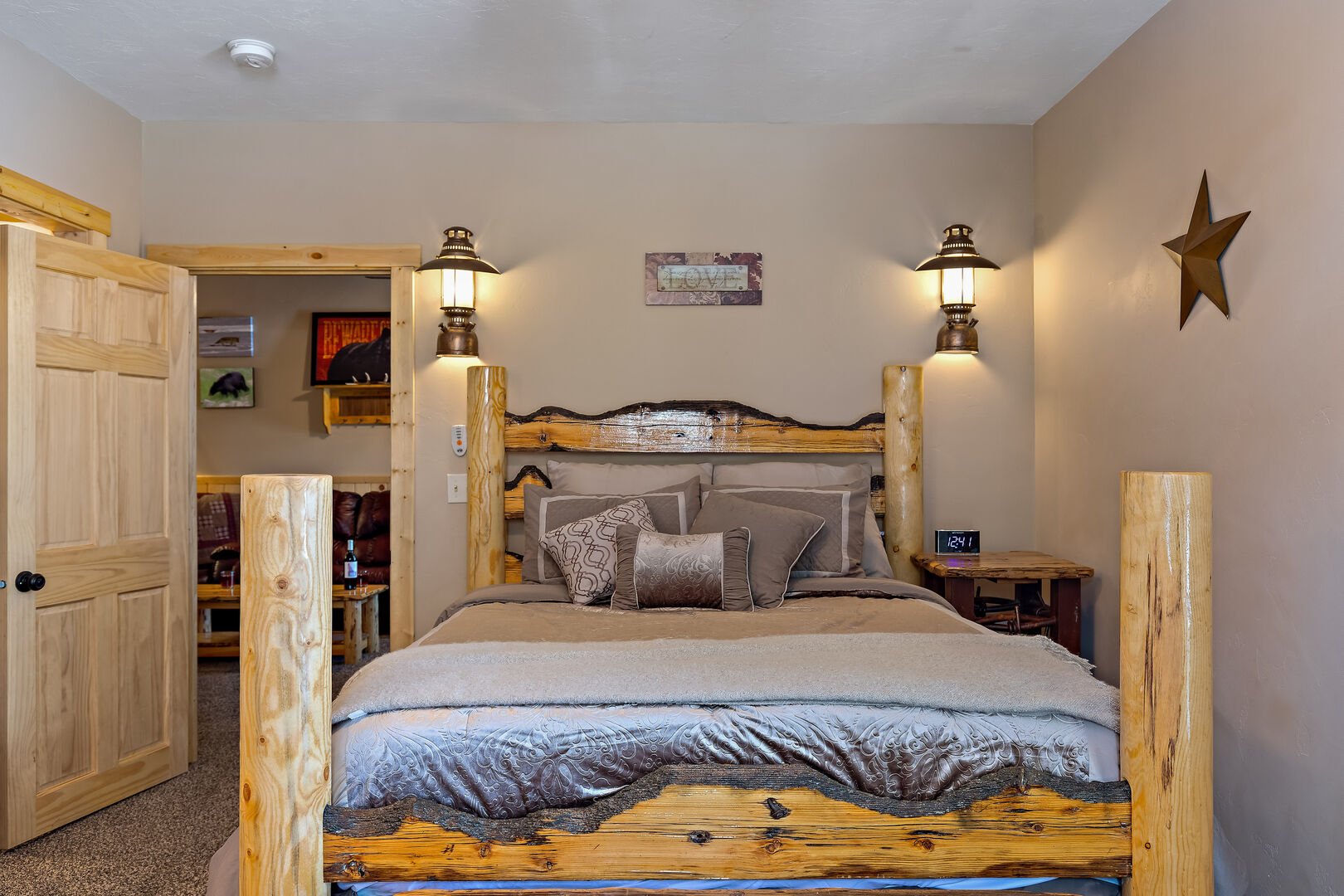 Huckleberry Hollow ~ master bedroom w/ queen bed and private ensuite bathroom
