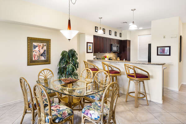 Dining Area with Seating for 6 at Waikoloa Hawaii Vacation Rentals