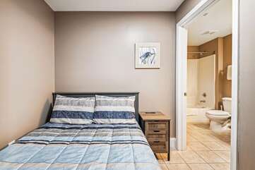 Full bed with ensuite bathroom