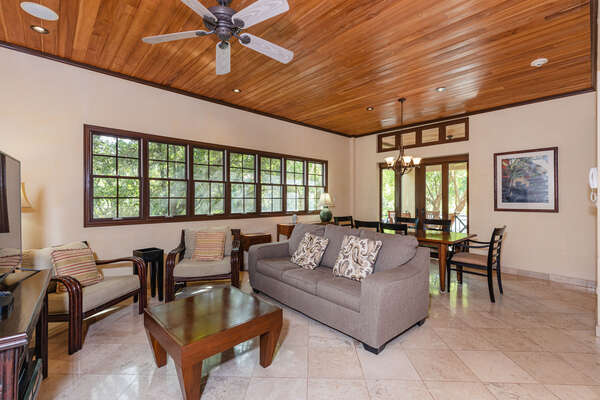 Welcome to Ibis #5! Your jungle escape is just minutes from the beach.