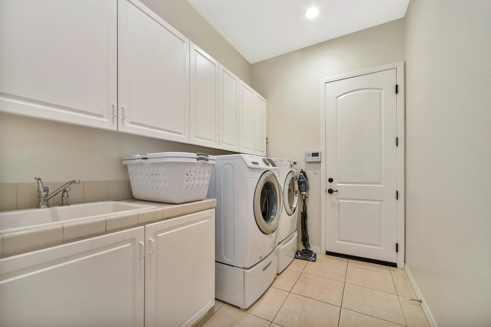 Newer washer & dryer so you can go back home with clean clothes :)
