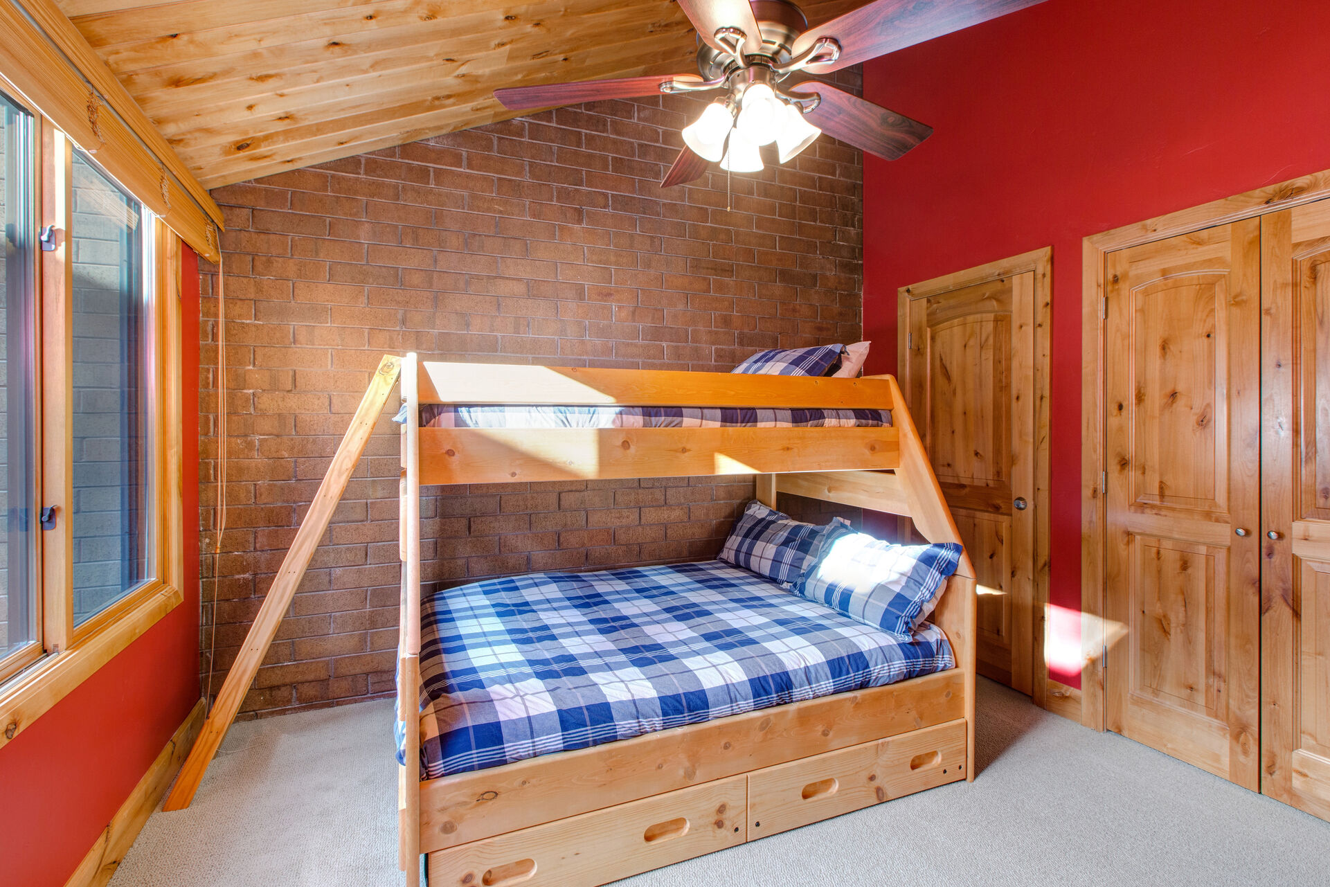 Bunk Room with Twin over Full Beds, 32