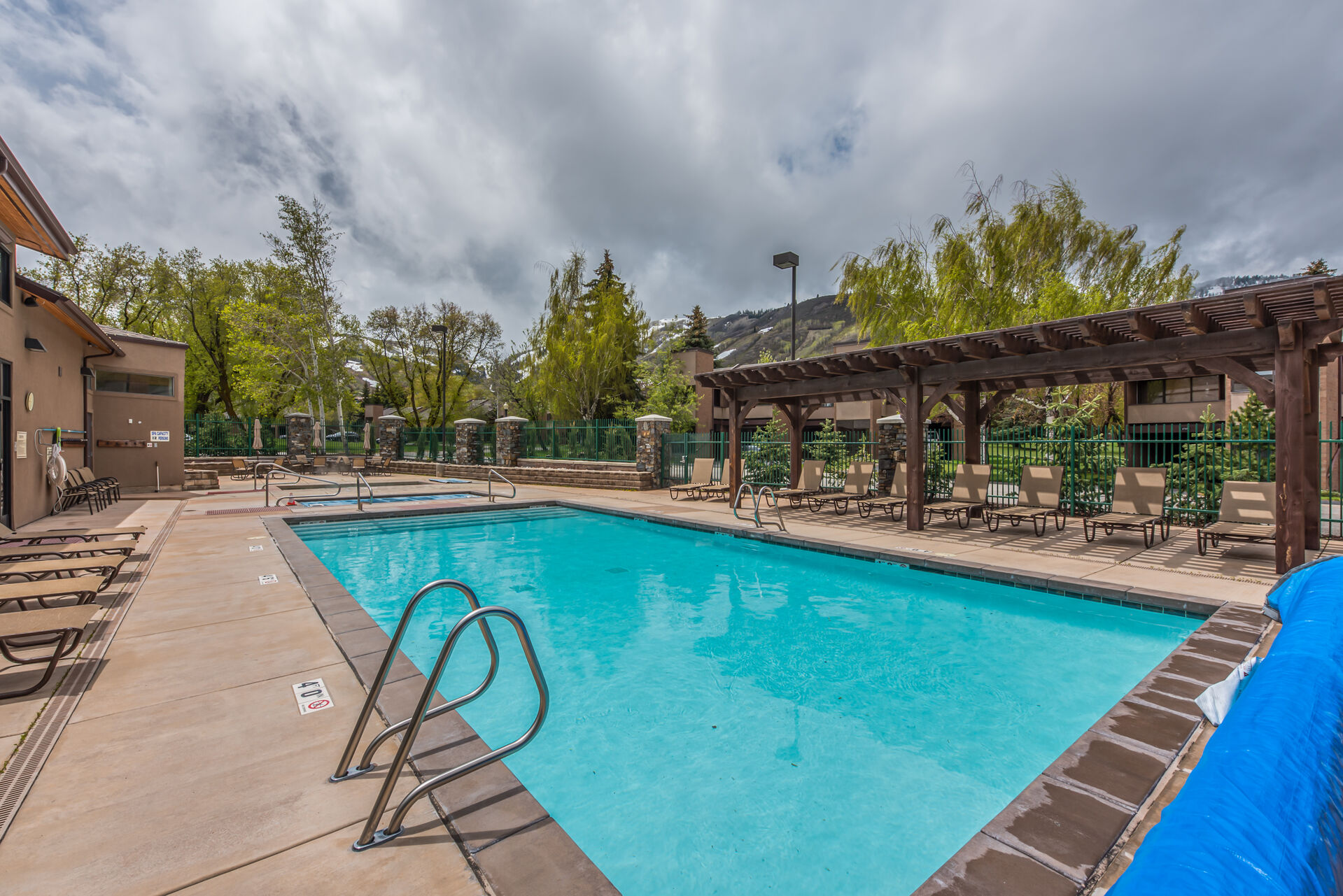 Communal Clubhouse with Heated Pool and Two Hot Tubs, Open Year-round