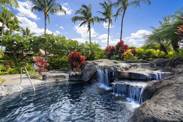 Pool area near our waikoloa hawaii vacation rentals