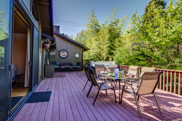 Expansive Deck - Great Gathering Space