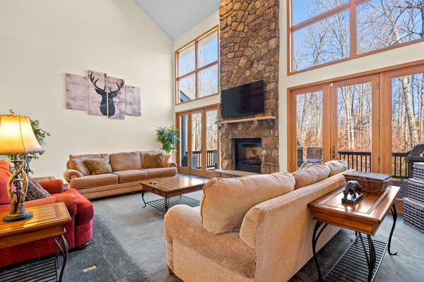 Great Room with Panoramic Views in the Tricky Tee Poconos Vacation Rental