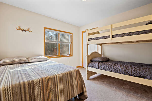 Bedroom with A Bed and a Bunk Bed