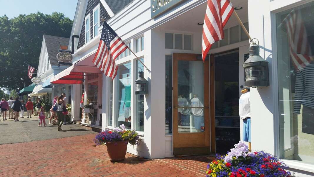 Down town-visit all the shops, cafes and Galleries! Chatham Cape Cod - New England Vacation Rentals
