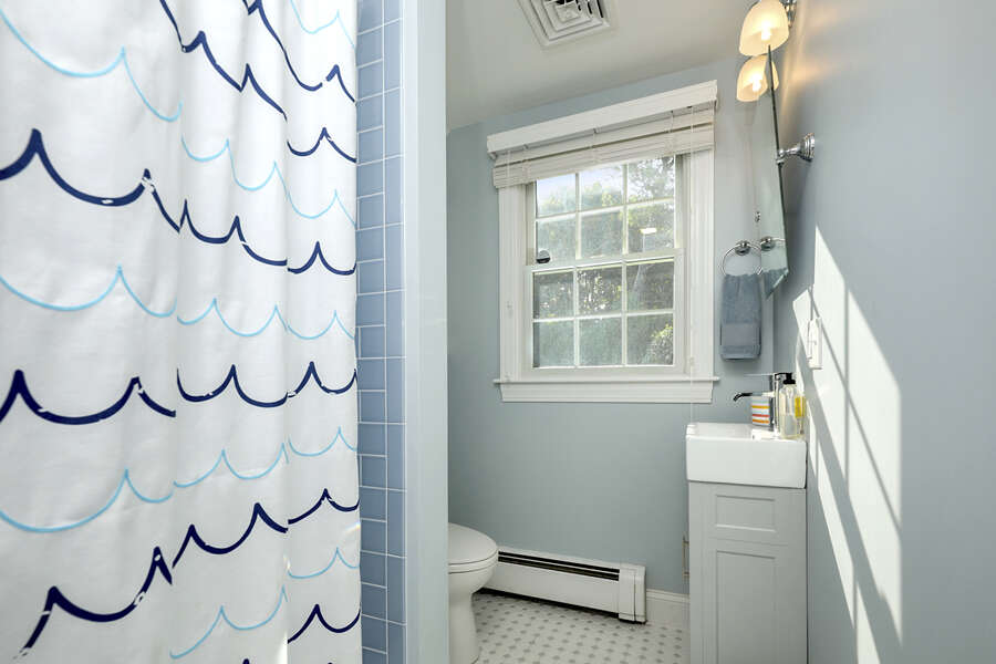 Hallway full bathroom - 40 Tip Cart Chatham Cape Cod - New England Vacation Rentals