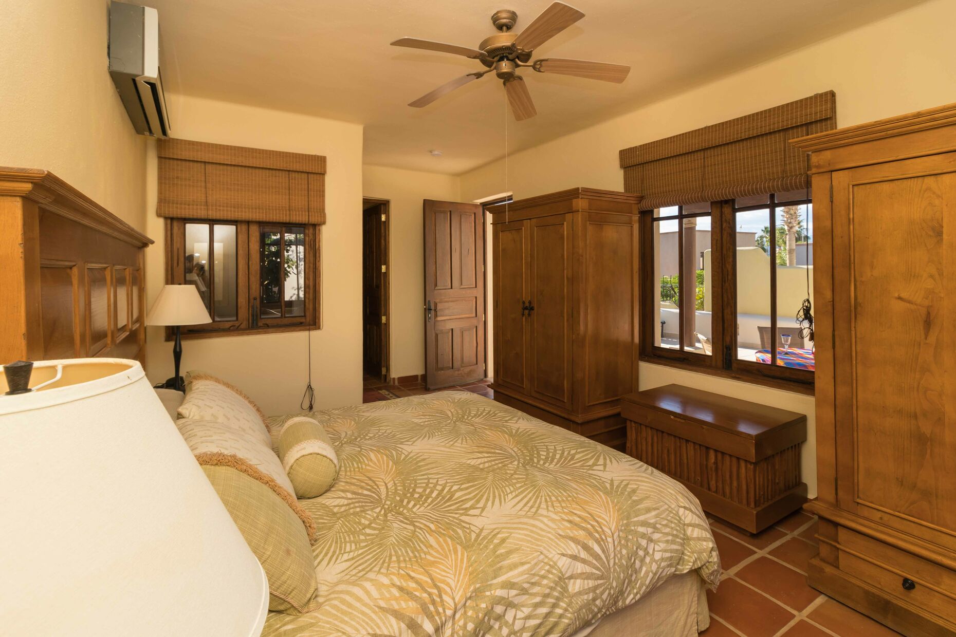 Master Bedroom Upstairs / King Size Bed / AC / Ceiling fan / Wi- fi