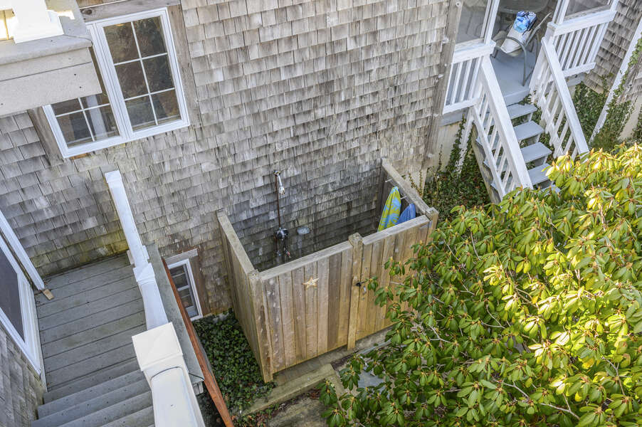 Outdoor shower - enclosed with hot and cold water. 67 The Cornfield Chatham Cape Cod - New England Vacation Rentals