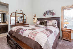 2nd Bedroom, Queen Bed