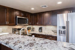 Fully Equipped Kitchen - Granite Counters / 4 Bar Stools