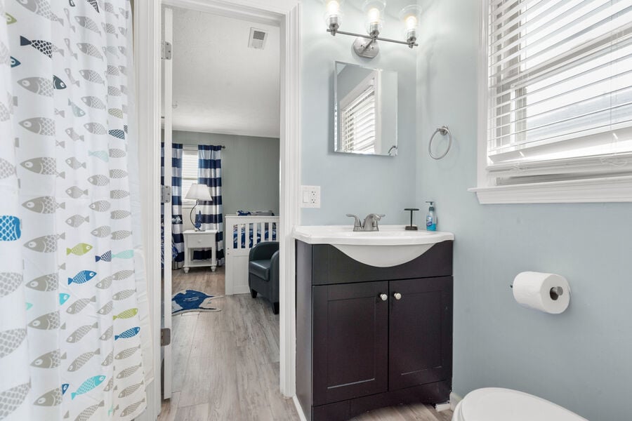 Miracle on 34th - vacation home in Cherry Grove, North Myrtle Beach | bathroom 2 | Thomas Beach Vacations