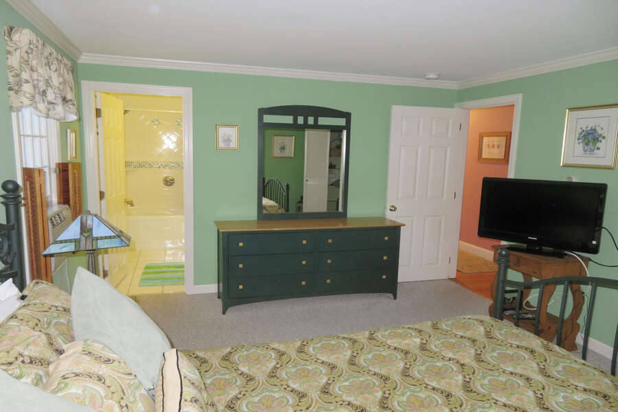 Flat screen Tv and a/c -- 209 Indian Hill Road Chatham Cape Cod New England Vacation Rentals