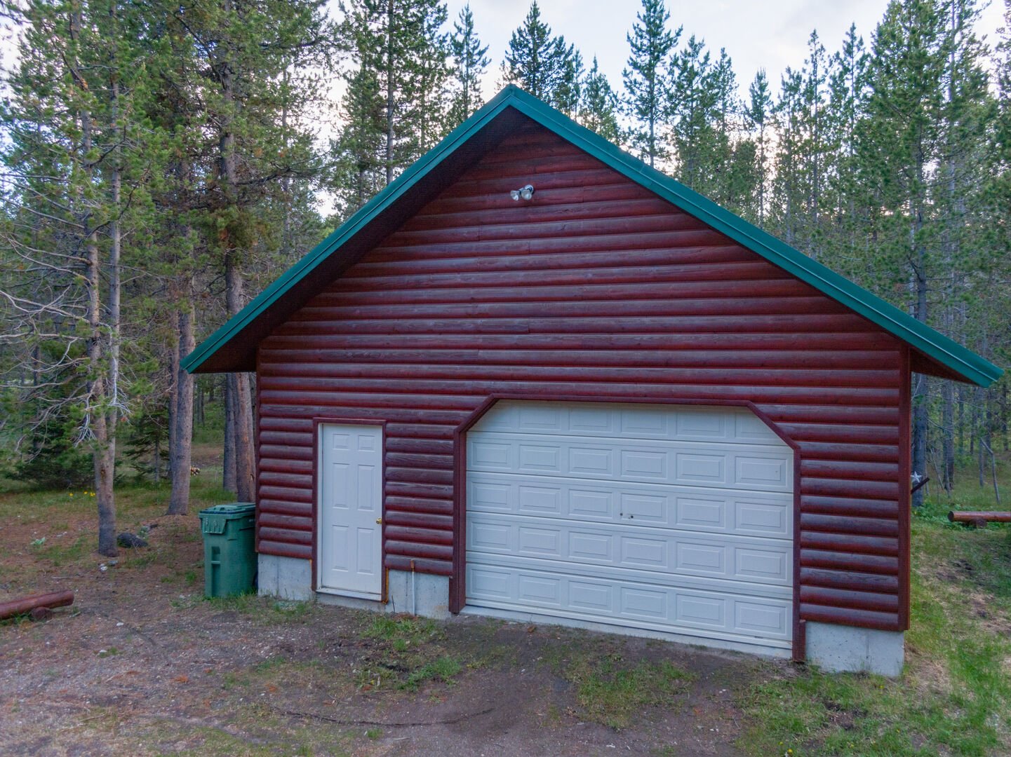 Restoration Pines ~ ample parking available in garage and driveway
