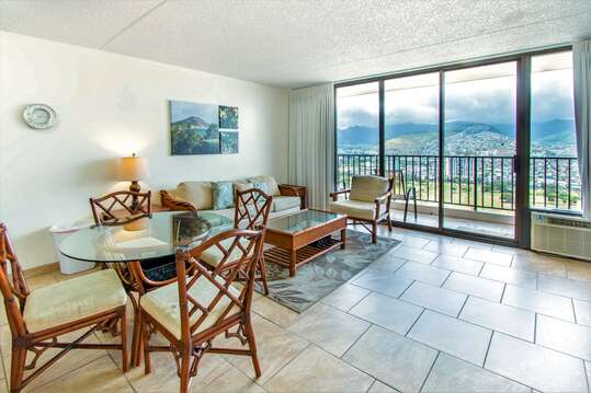 Koko Resorts at the Waikiki Banyan 37th Floor Deluxe Mountain View, Free parking & Wifi