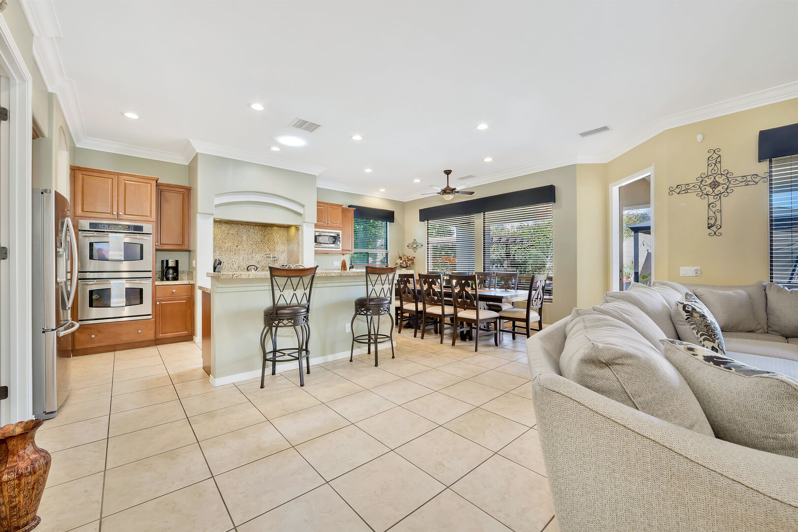 The open floor plan allows for an easy flow between the living area, kitchen and formal dinning.
