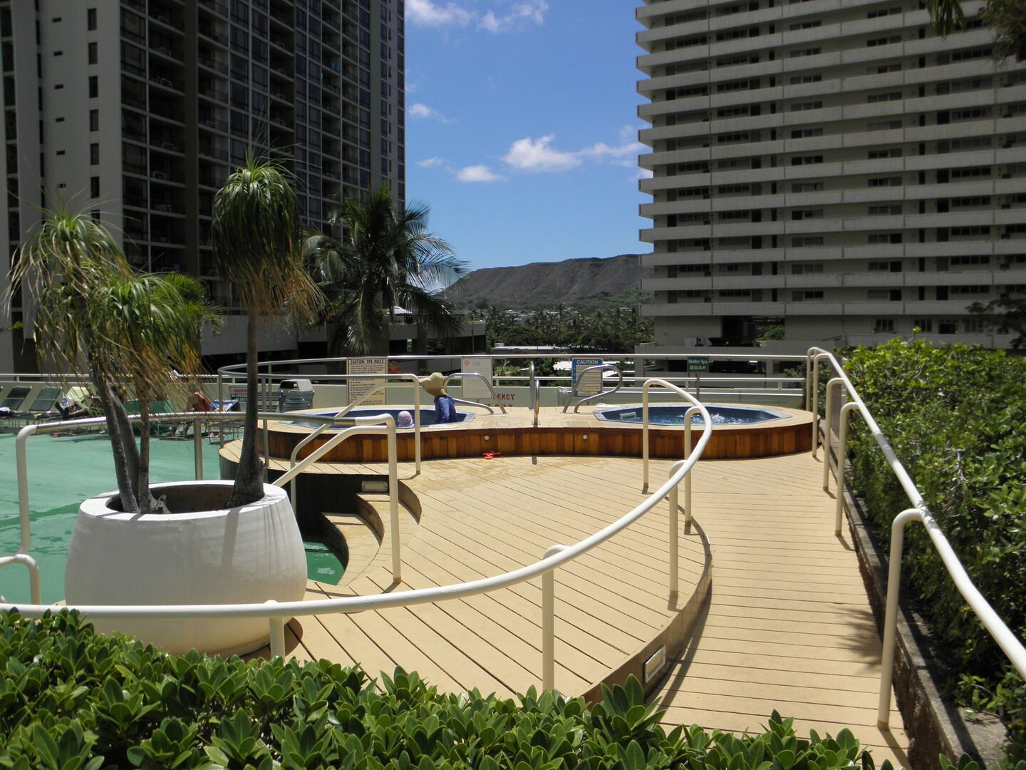 2 hot tubs next to the pool on the 6th floor
