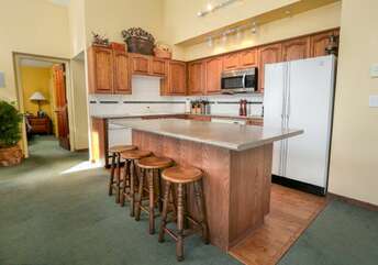 Fully Equipped Kitchen w/ Island
