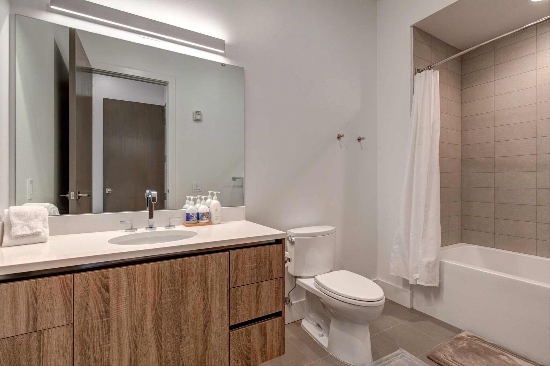 Bedroom 5 Bunk Room En-Suite Bath with Tub and Shower