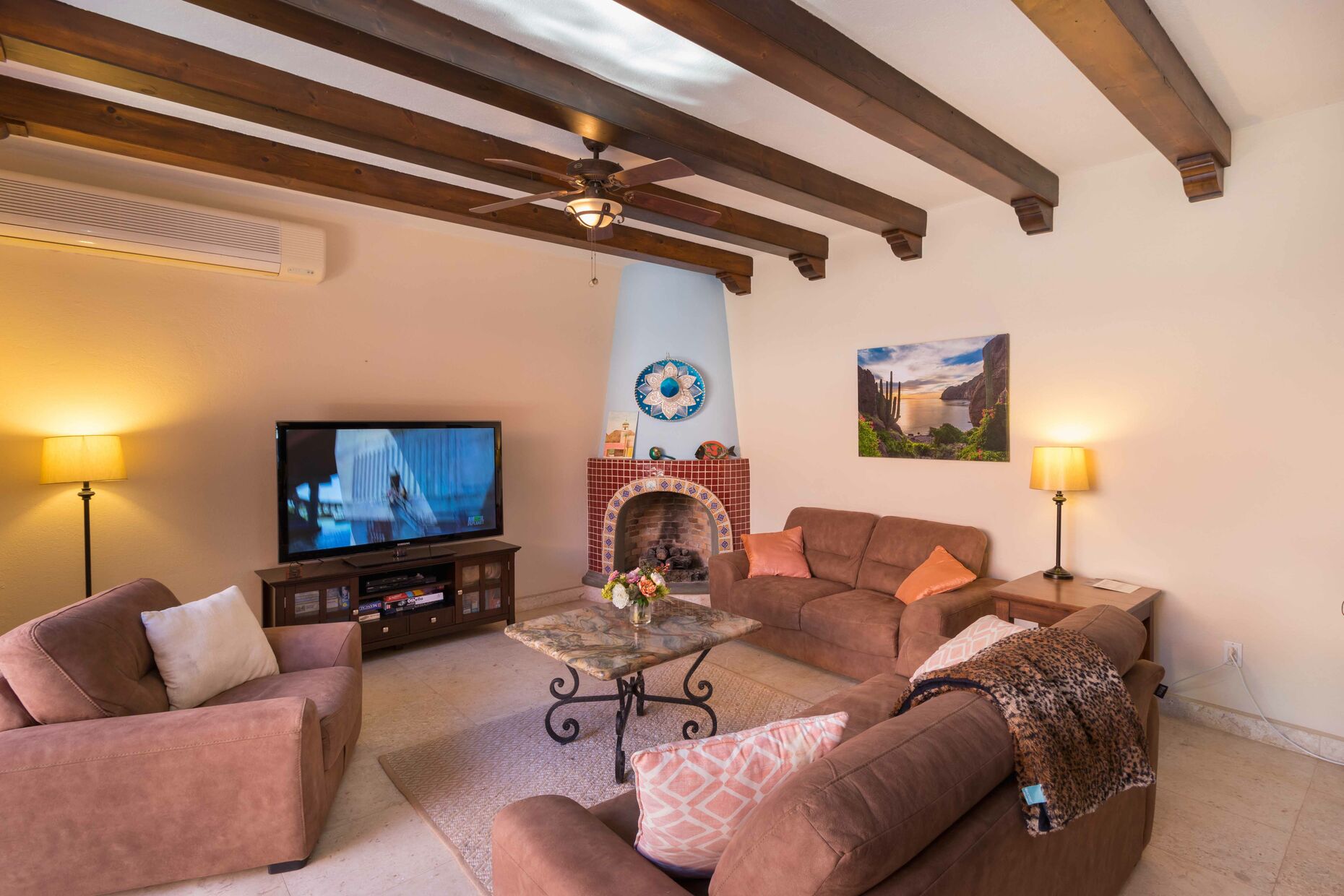 Living Room / AC / Ceiling Fan / Wi - Fi / TV with Satellite TV service English Programming