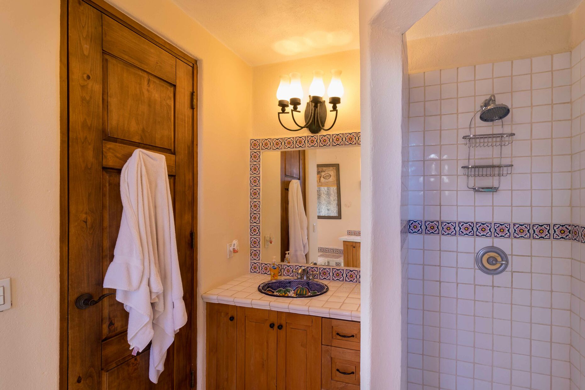 Master Bathroom Upstairs / Vanity Mirror / Shower / Tub