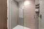 Master 4 En-Suite Bath with Shower