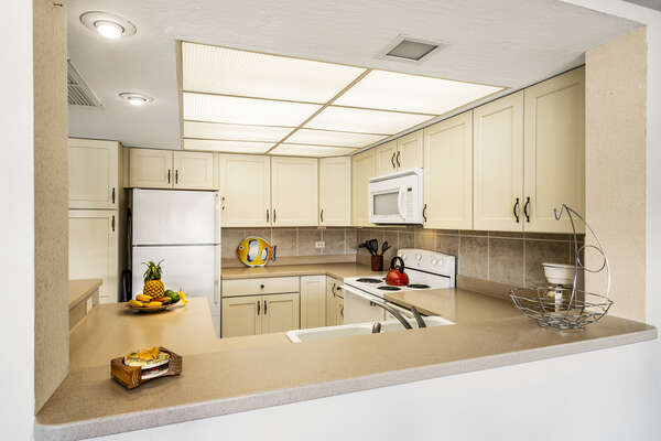 Fully Equipped Kitchen inside our Kona Condo Rental Oceanfront