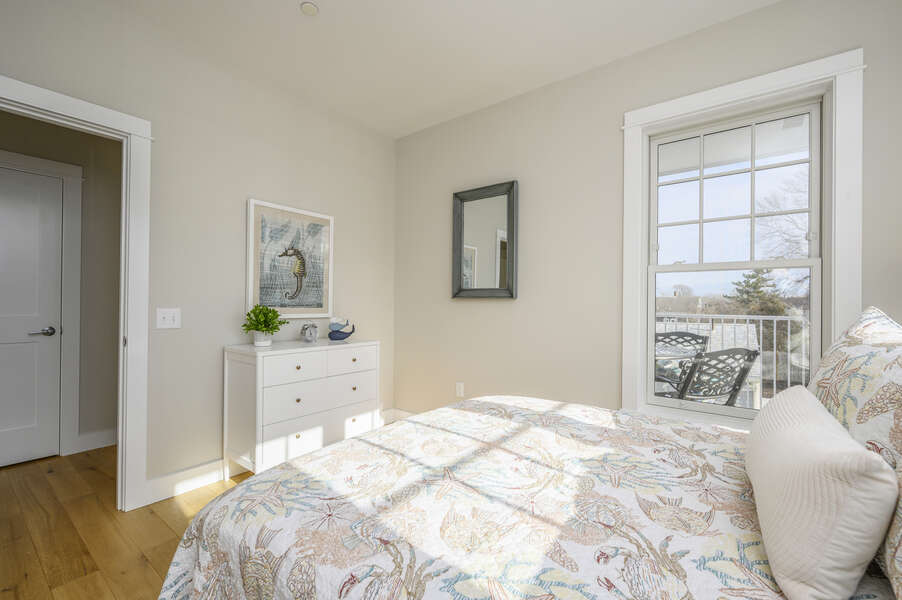 A bright room with Queen size bed, dresser. Unit 203, 557 Route 28, Harwich Port, Cape Cod, New England Vacation Rentals