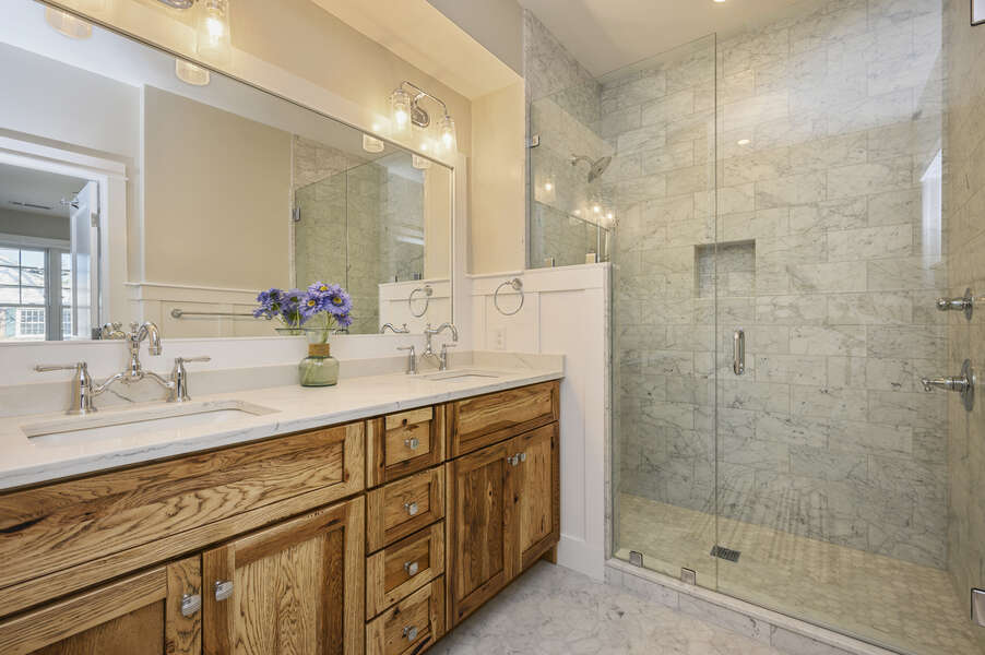 En-suite bathroom in King bedroom, double vanity and extra large step, glass enclosed shower. Unit 201, 557 Route 28 Harwich Port, Cape Cod, New England Vacation Rentals