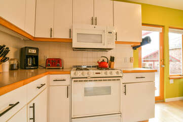 Fully Stocked Kitchen within Rental Home Moab Lodging