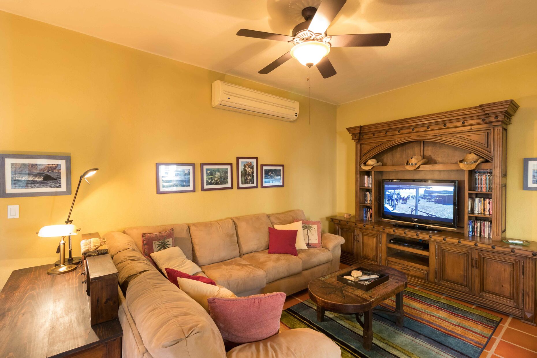 Living Room / AC / Ceiling Fan / Wi - Fi / TV and DVD