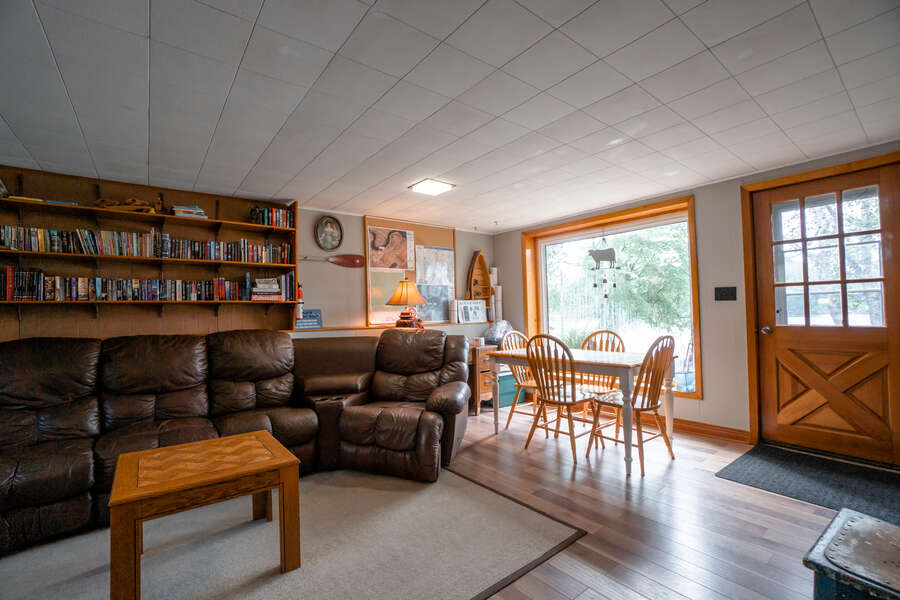 Falcon Narrows - F527 - Living Area